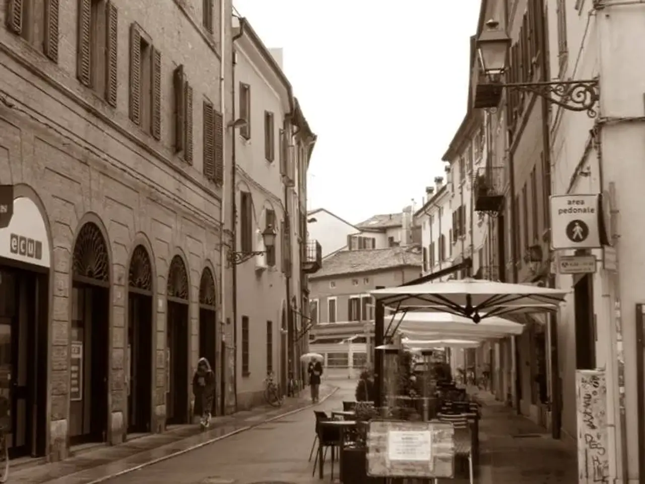 Esercizio commerciale in Piazza Trento E Trieste, Ferrara, {3} - Foto 2