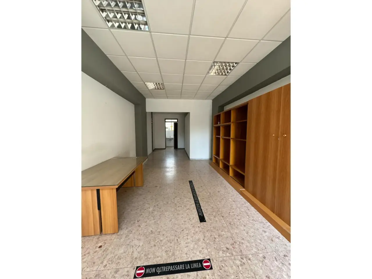 Negozio in Via Cristoforo Colombo 4, Lamezia Terme, {3} - Foto 1