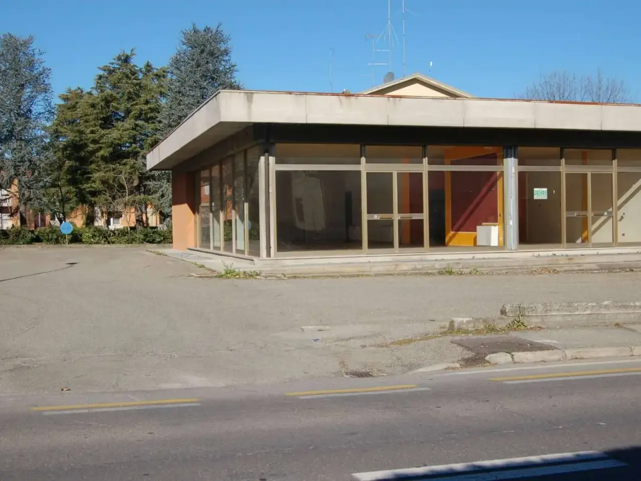 Locale commerciale in Via Alcide De Gasperi, San Polo d'Enza, San Polo D'Enza, {3} - Foto 1
