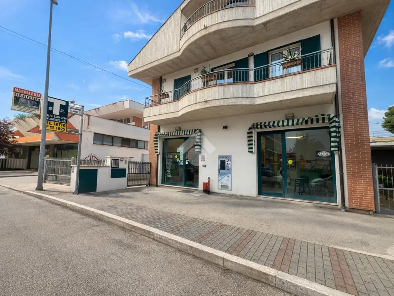 Negozio in Via Annunziata 20, Giulianova, {3} - Foto 1