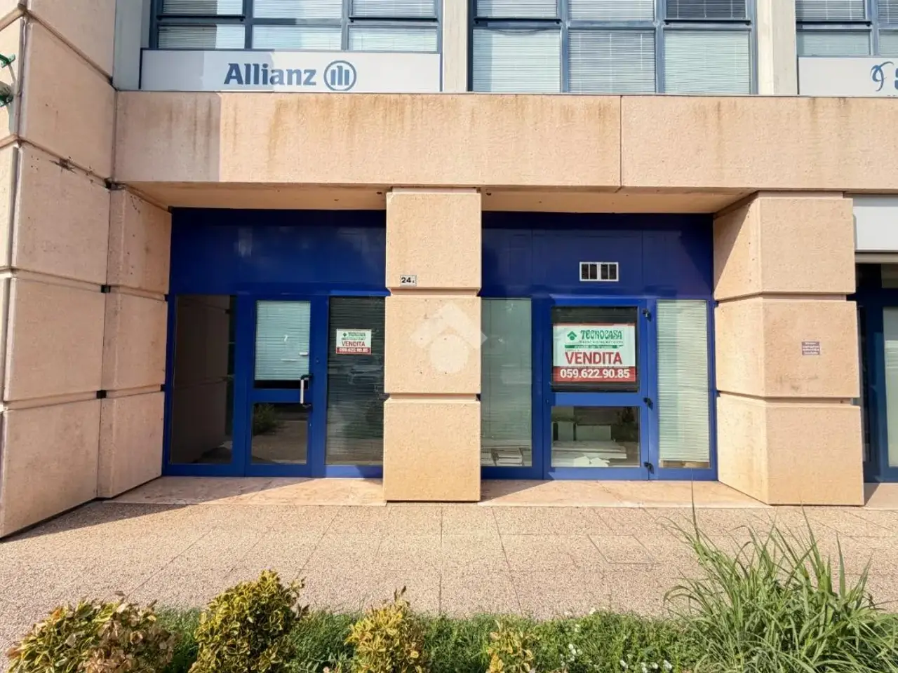 Negozio in Via Baldassarre Peruzzi 24, Carpi, {3} - Foto 1