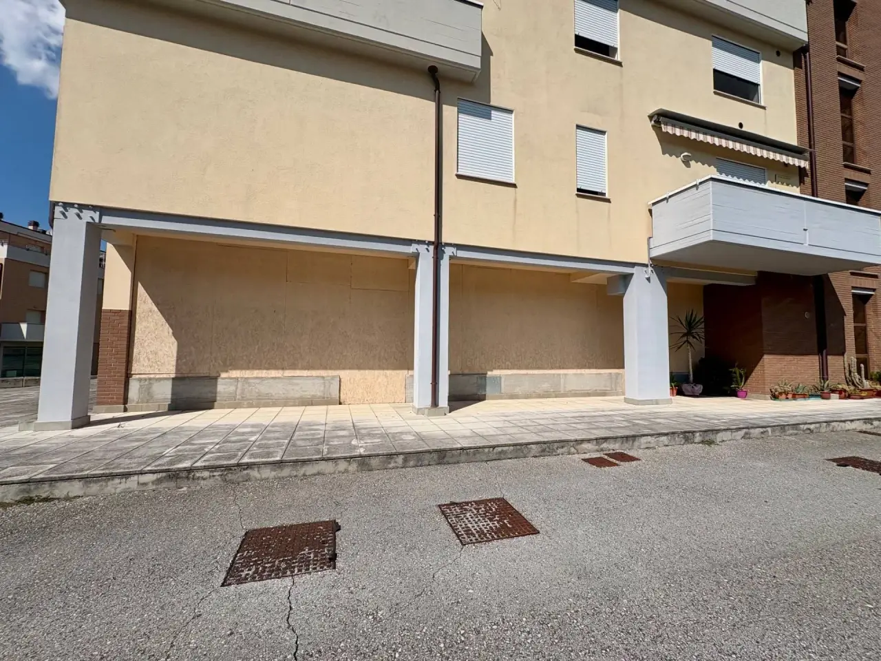 Negozio in Via Carlo Urbani 34, Fabriano, {3} - Foto 2