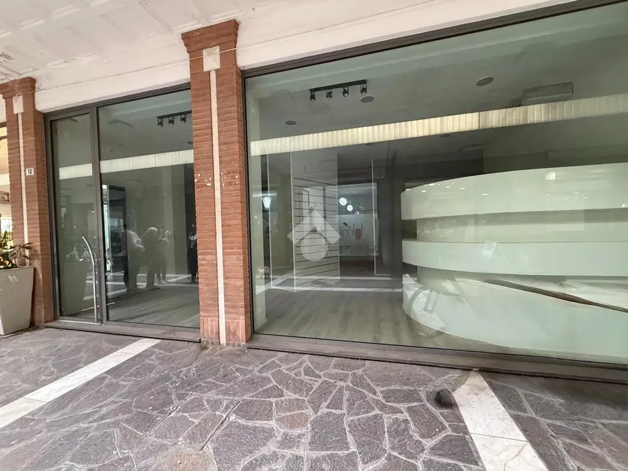 Negozio in Viale Roma 13, Cervia, {3} - Foto 2