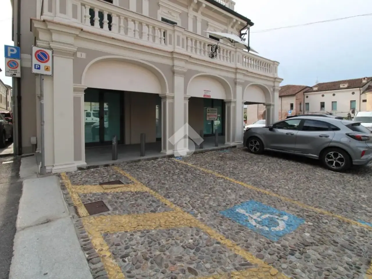 Negozio in Piazza Giuseppe Garibaldi 1, Orzinuovi, {3} - Foto 2