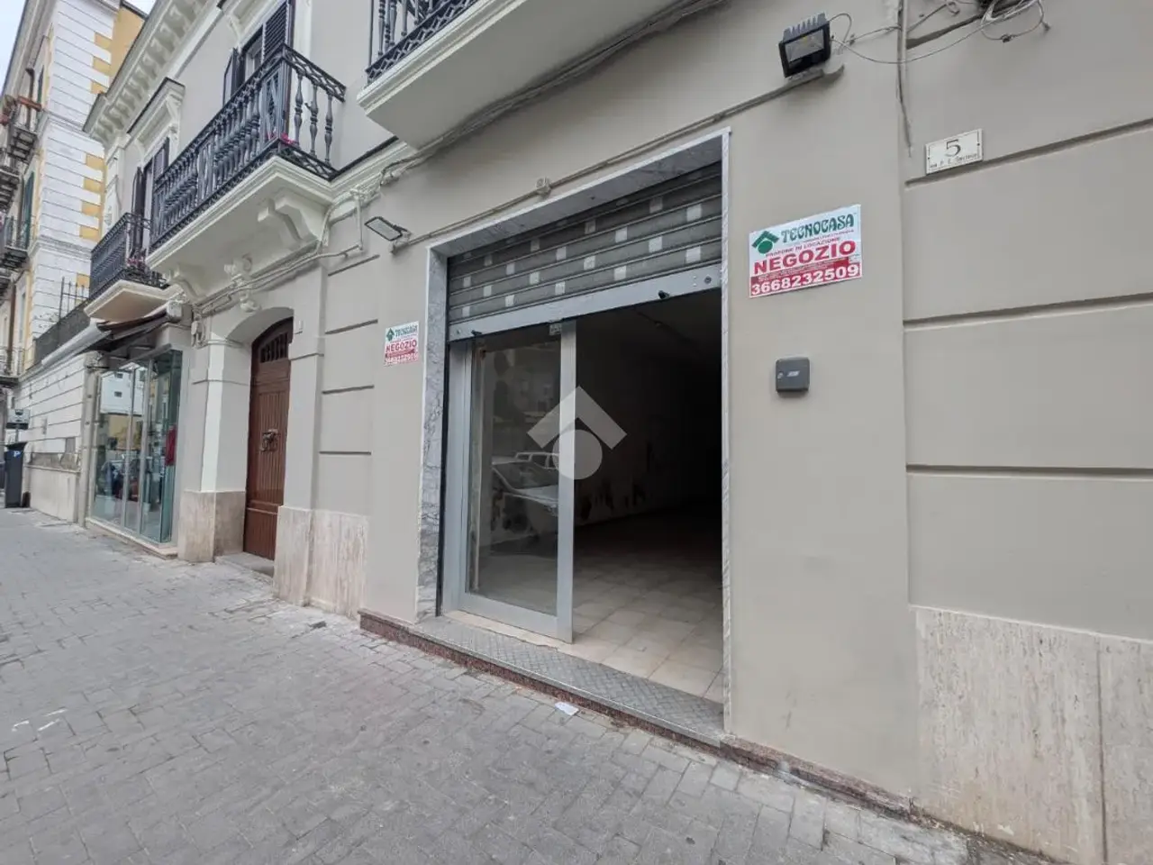 Negozio in Via Paolo Emilio Santorio 5, Caserta, {3} - Foto 1