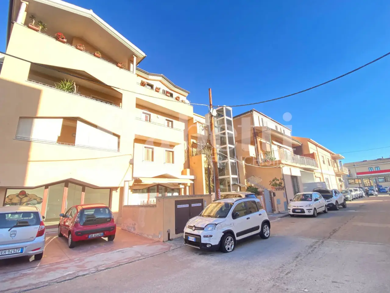 Negozio in Via Gramsci 10/C, Olbia, {3} - Foto 1