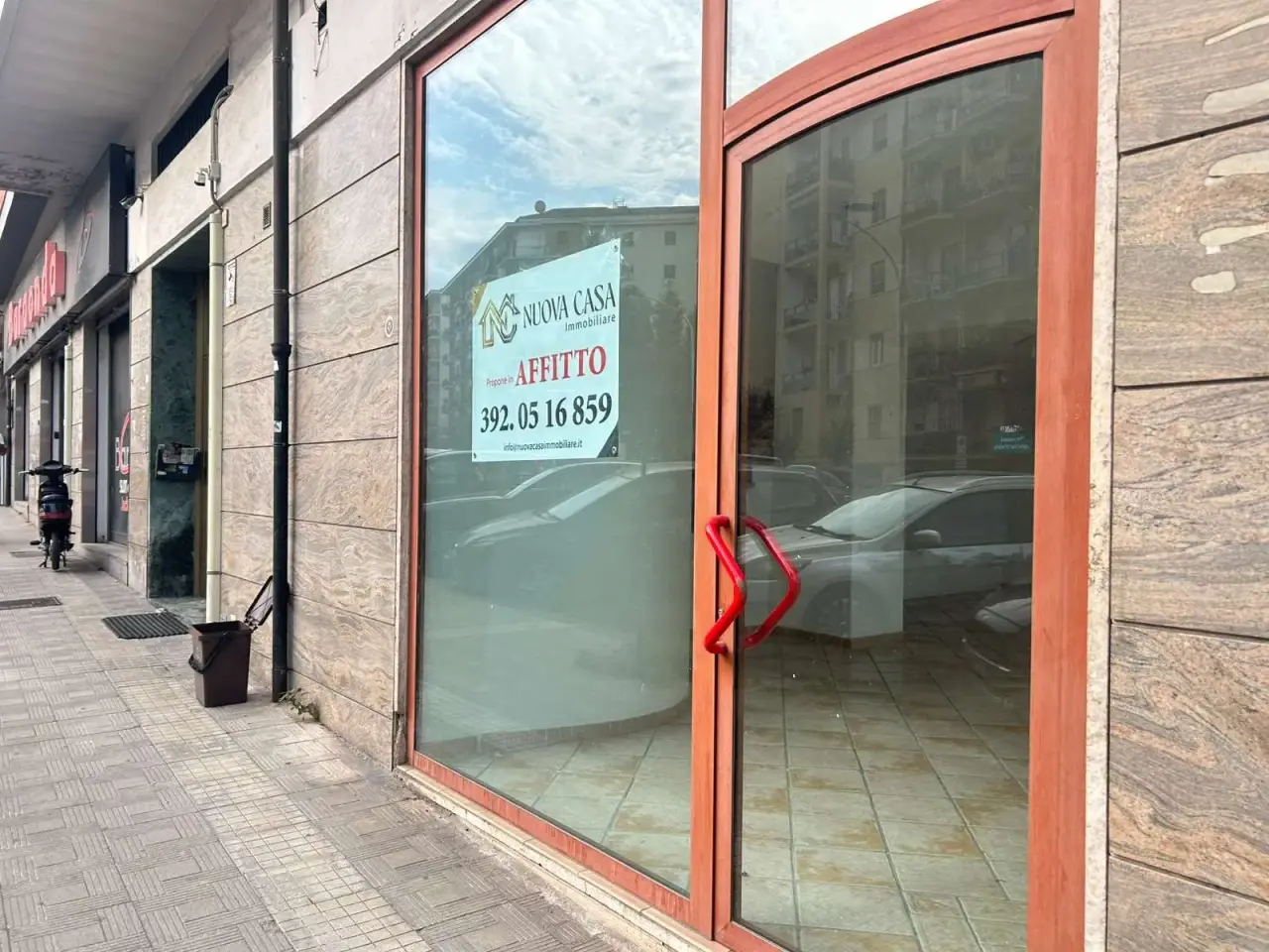 Negozio in Piazza Zumbini 14, Cosenza, {3} - Foto 2