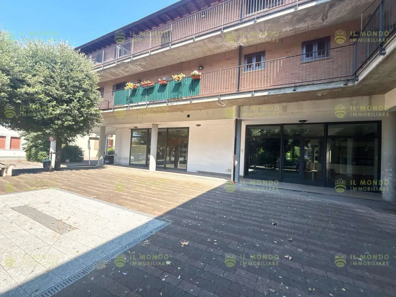 Negozio in Piazza G.l. Brera 4, Torrevecchia Pia, {3} - Foto 1