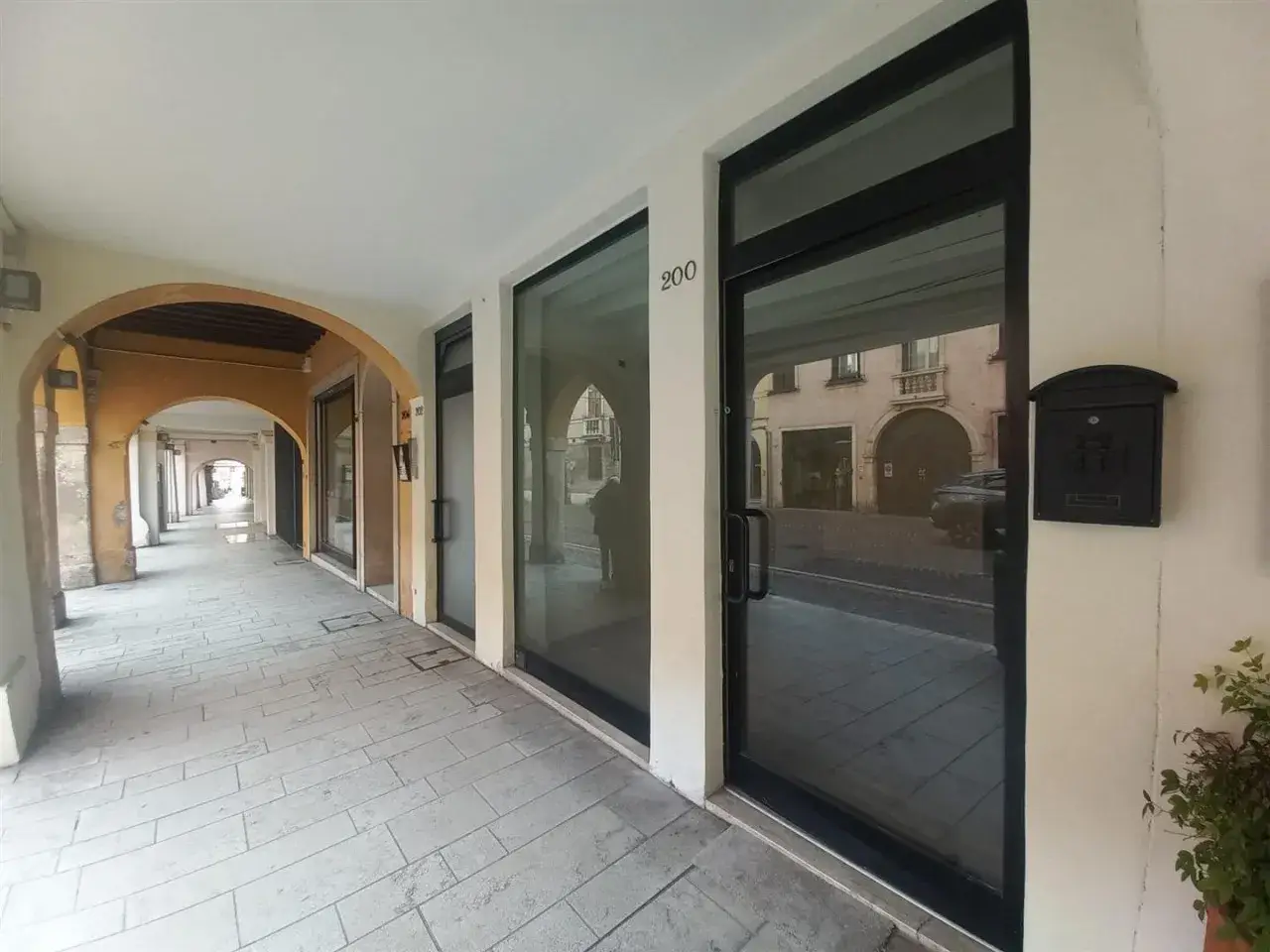 Negozio in Corso a. Fogazzaro, Vicenza, {3} - Foto 2
