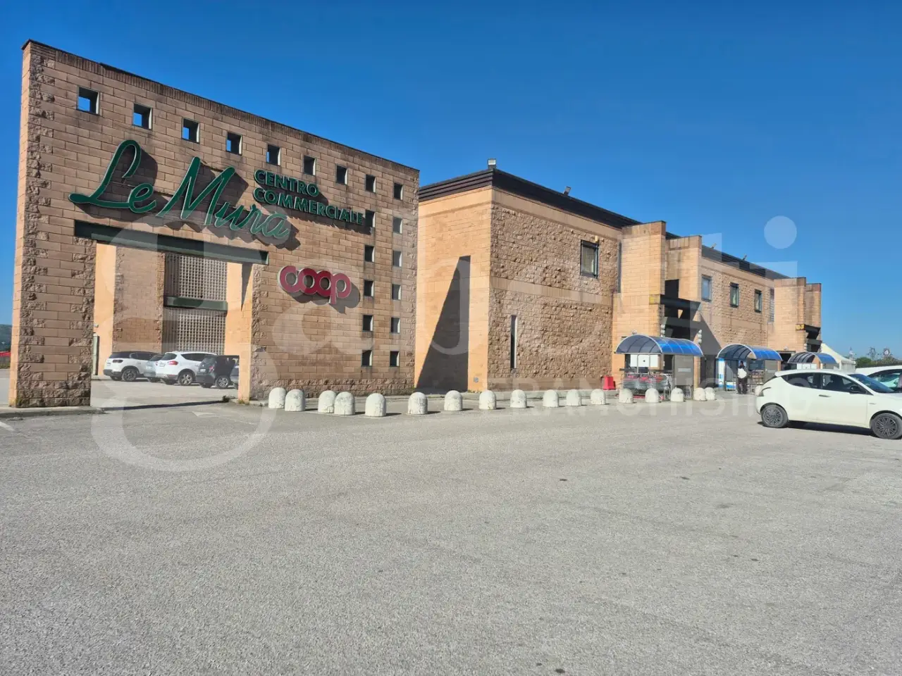 Bar in Piazza Martiri Umbri della Resistenza, Gubbio, {3} - Foto 1