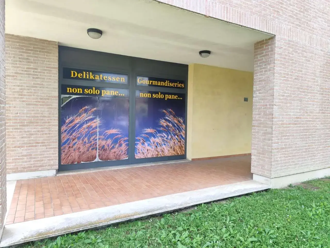 Negozio in , Gualtieri, {3} - Foto 2