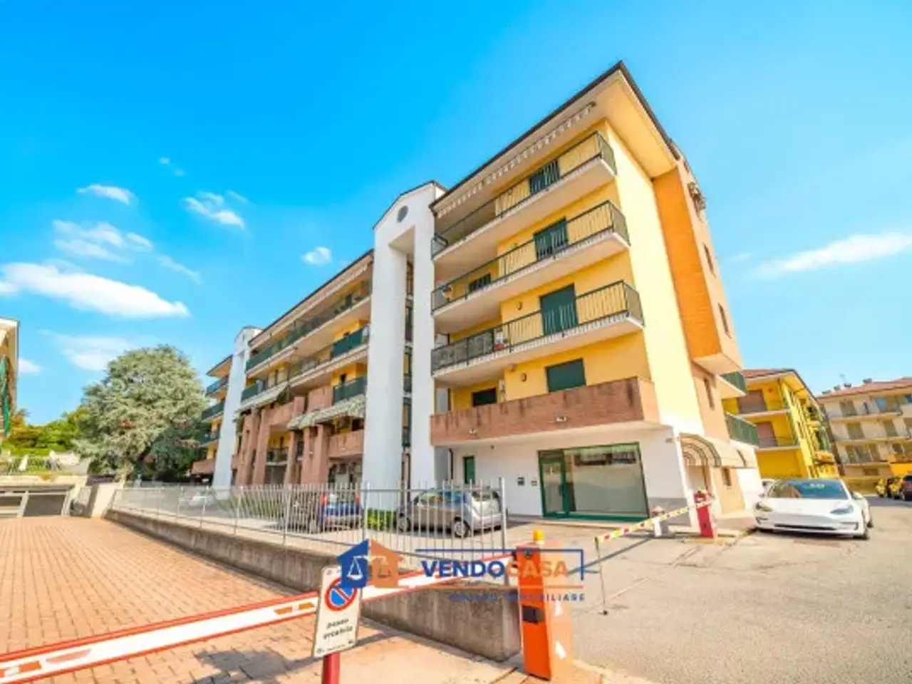 Negozio in Via Isonzo 5, Bra, {3} - Foto 1