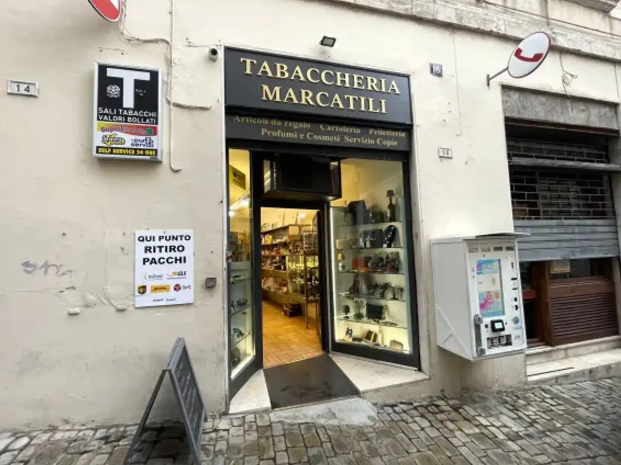 Tabaccheria in Via Tommaso Lauri 16, Macerata, {3} - Foto 1