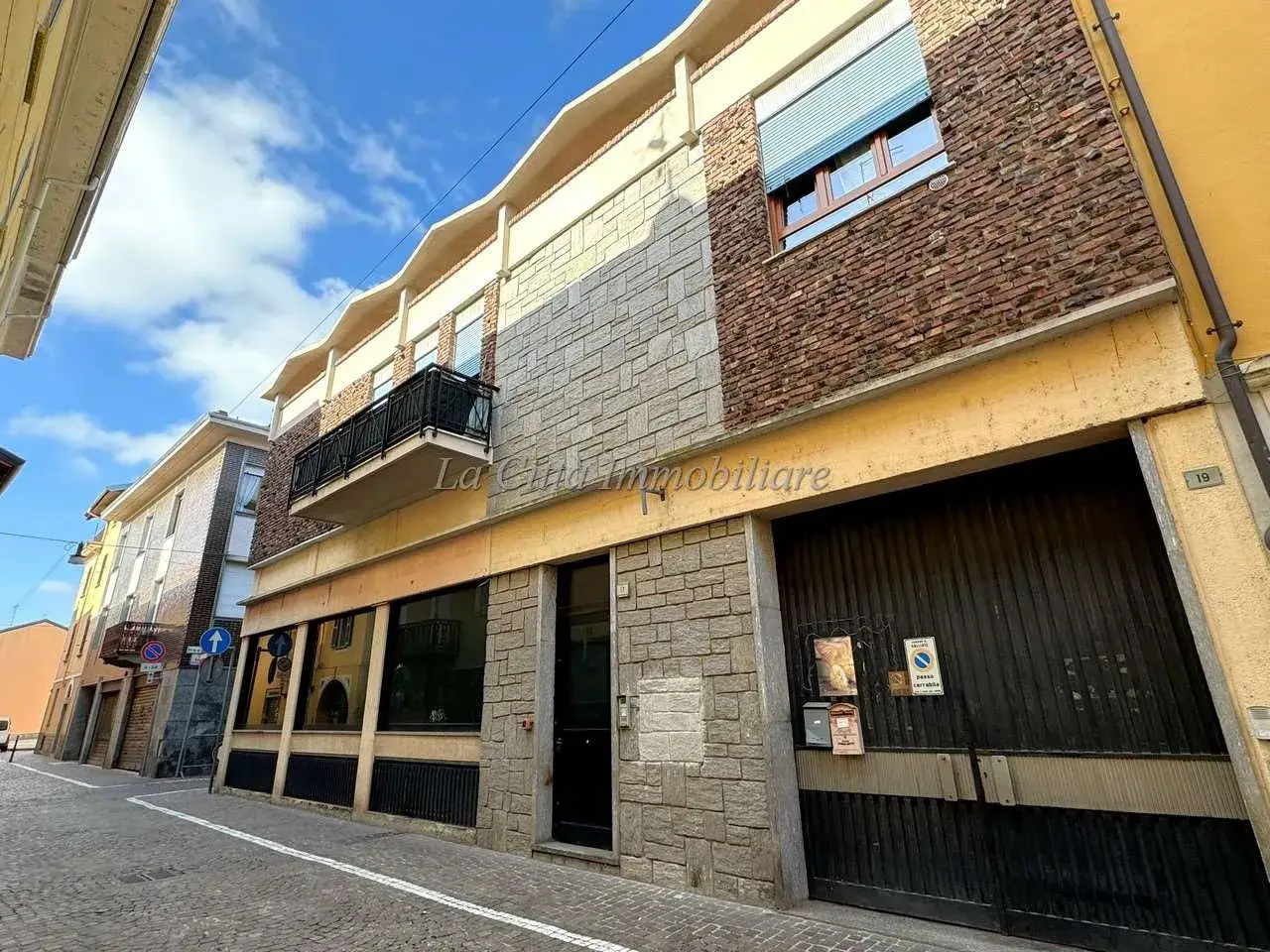 Ufficio in Via Santissimi Martiri 23, Galliate, {3} - Foto 1
