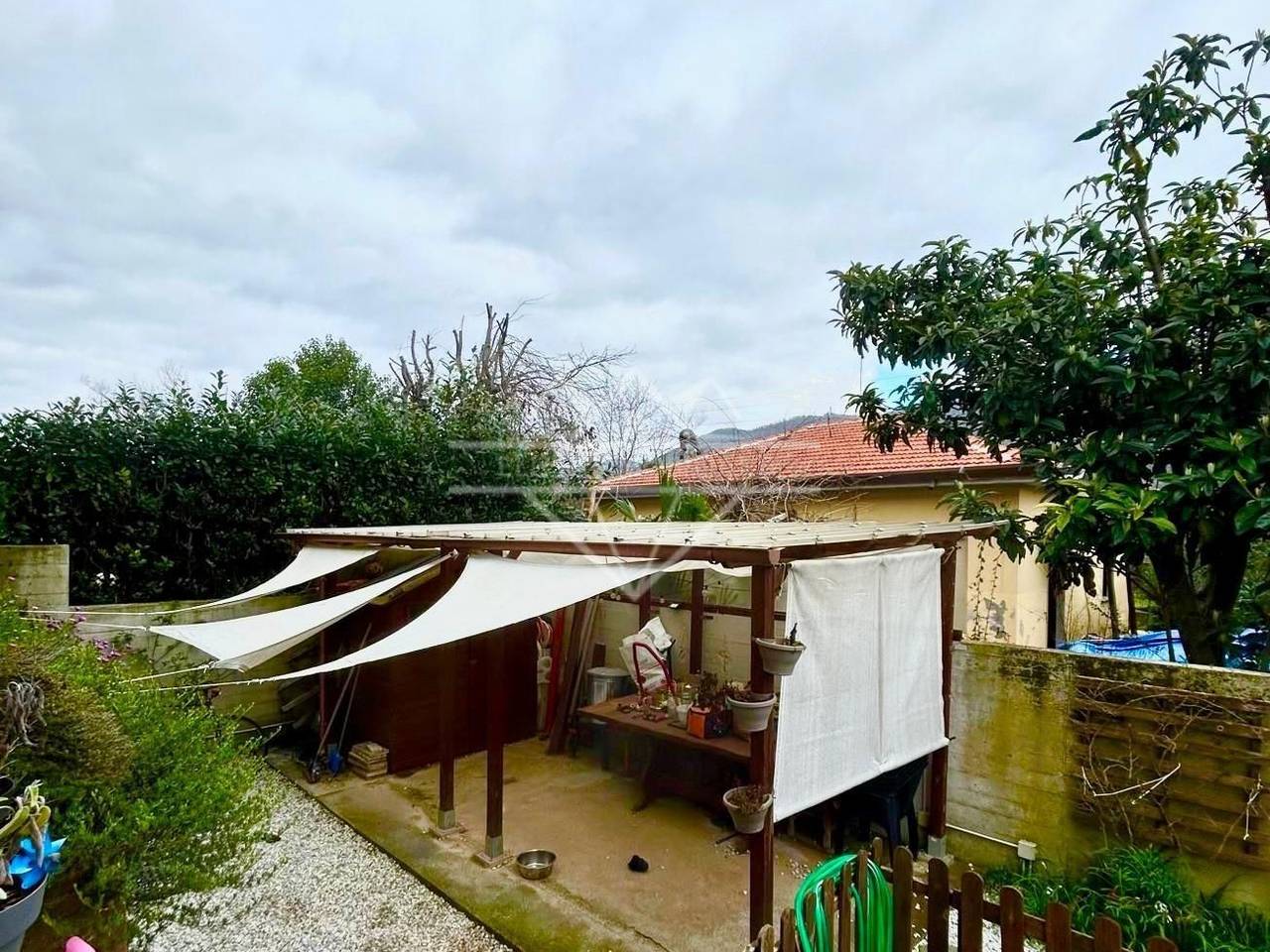 casa indipendente in vendita a Carrara in zona Avenza
