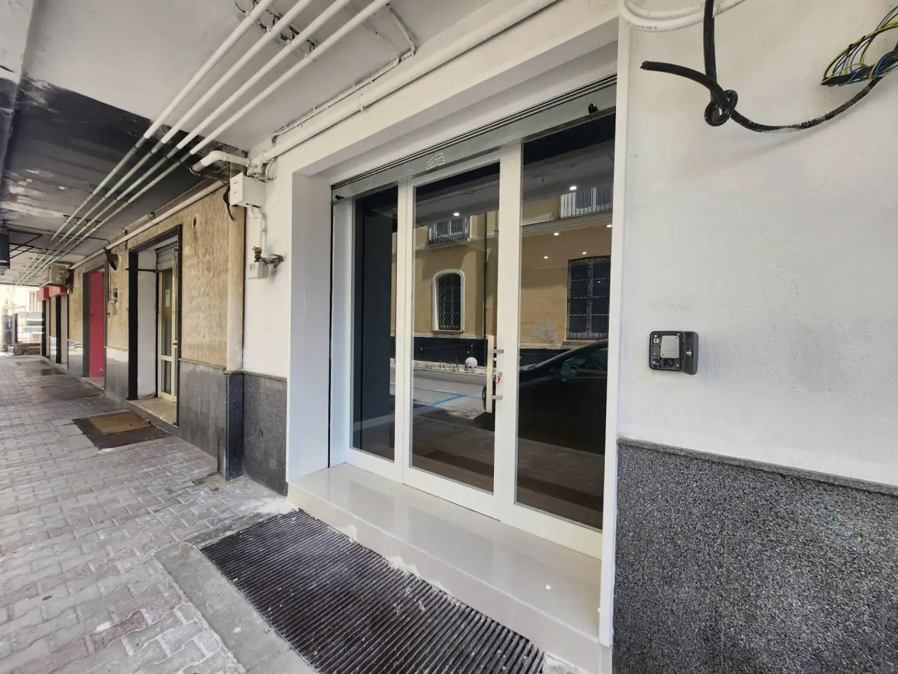 Negozio in Via Lugnano, Santa Maria Capua Vetere, {3} - Foto 1