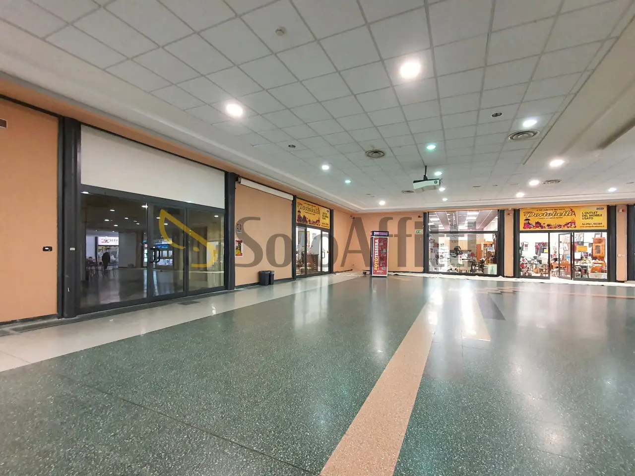 Negozio in Viale Magna Grecia 188, Catanzaro, {3} - Foto 1