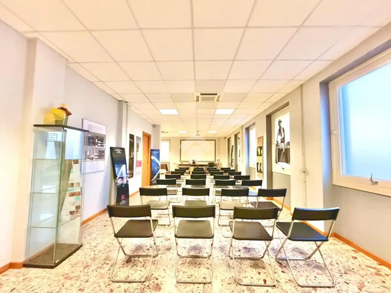 Palazzina commerciale in S.S. per Alessandria 33 33, Tortona, {3} - Foto 1
