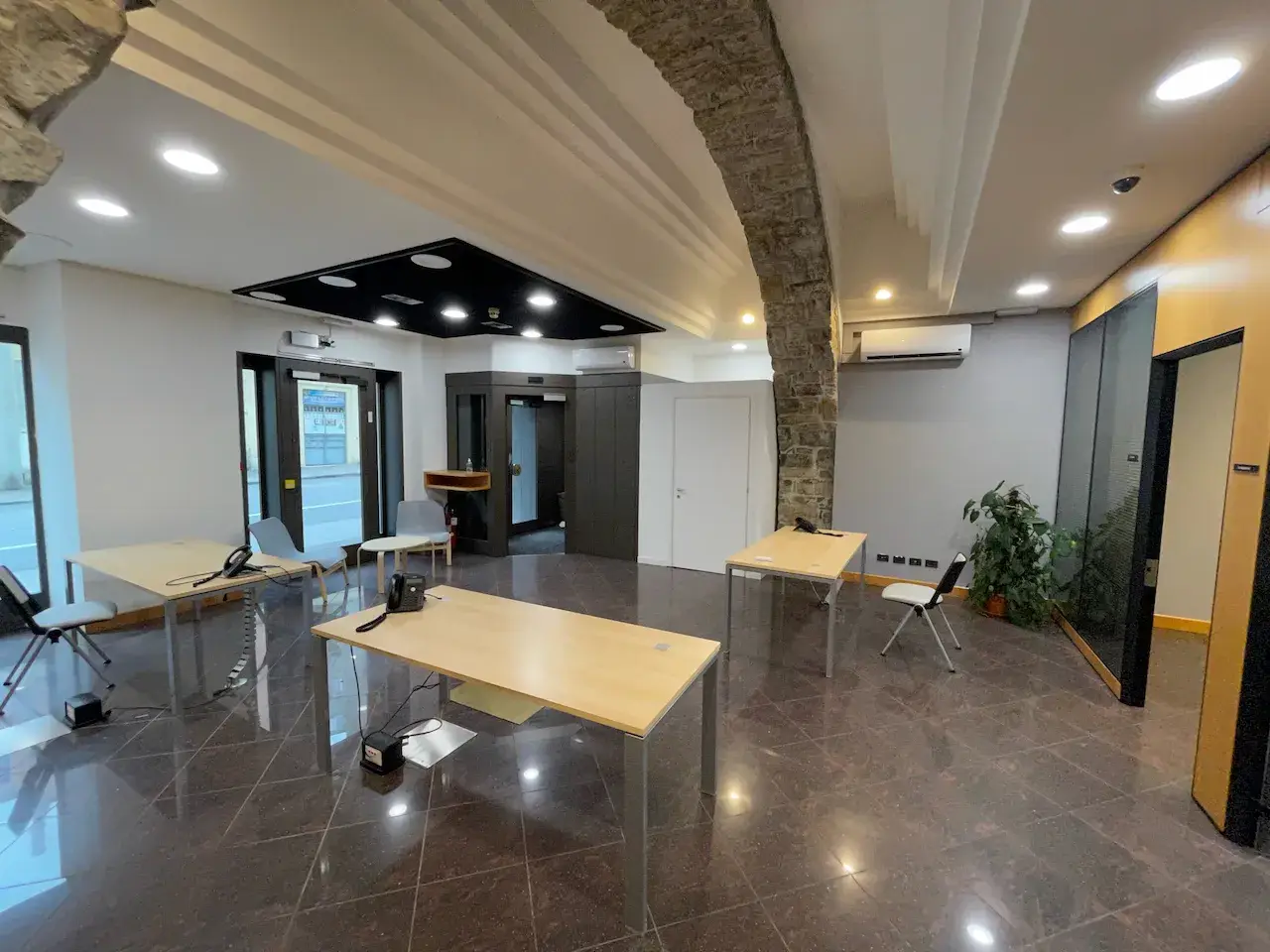 Esercizio commerciale in San Giacomo in Monte 20, Trieste, {3} - Foto 1