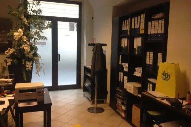 Negozio in Via Giovanni Plana 38, Alessandria - Foto 1