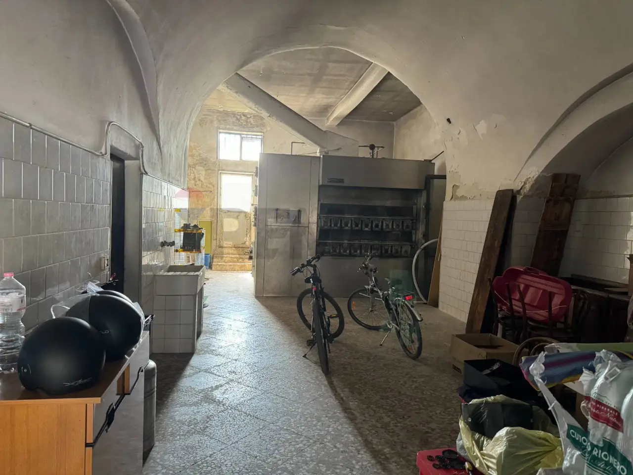 Magazzino in Via Piave 45, Modugno, {3} - Foto 1