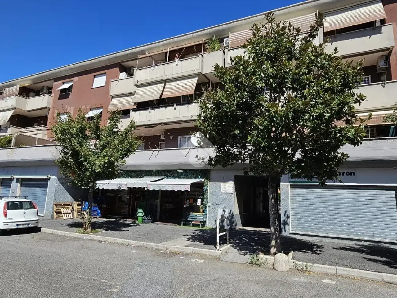 Negozio in Via del Casale Agostinelli 140, Roma, {3} - Foto 1