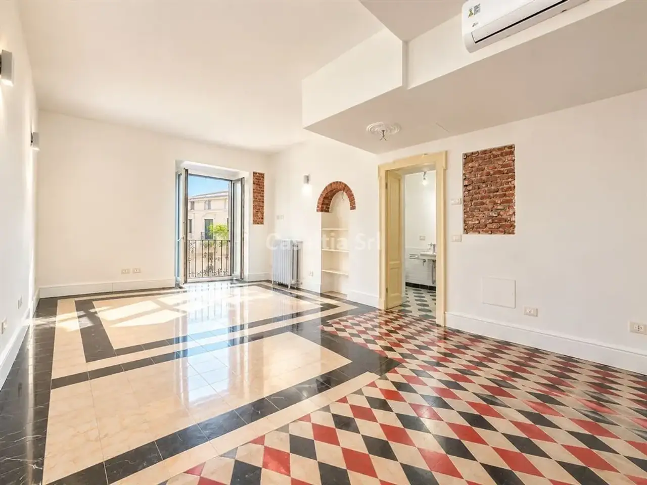 Esercizio commerciale in V. Piero della Francesca 38, Milano, {3} - Foto 2