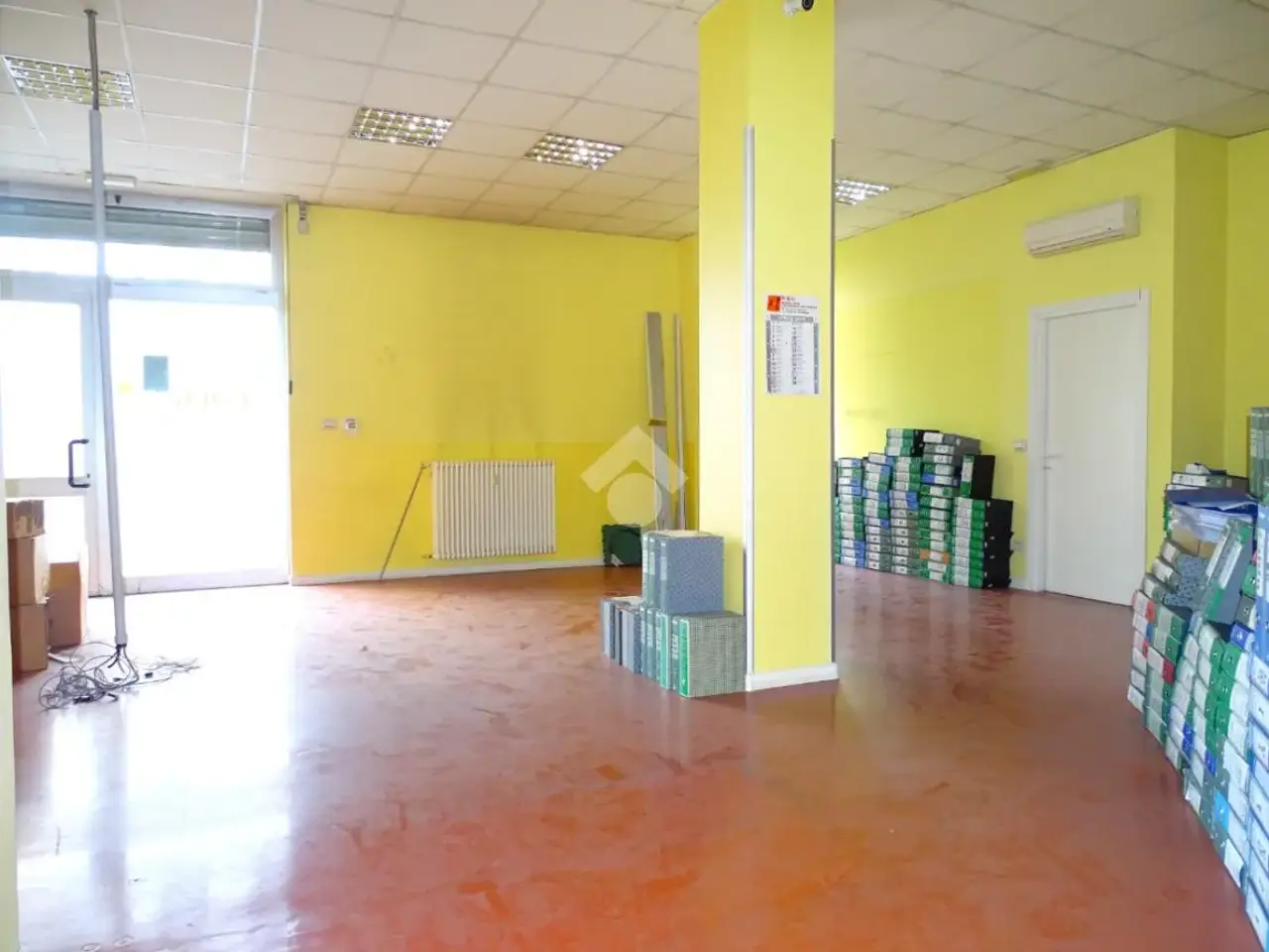 Negozio in Via Galileo Ferraris 43, Alessandria, {3} - Foto 1