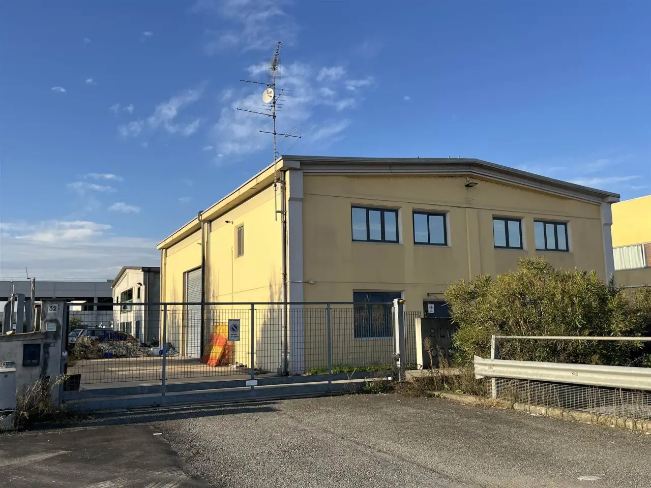 Magazzino in Via Ettore Ara, Vercelli, {3} - Foto 1