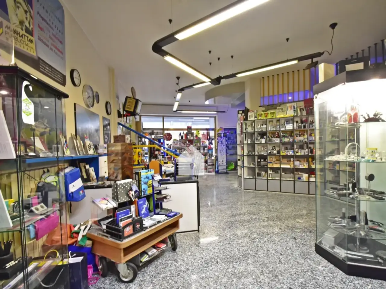 Locale commerciale in Macerata, Zona Centrale, Macerata, {3} - Foto 1