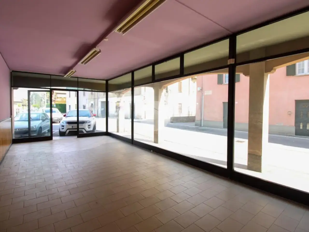 Negozio in Via Antonio Locatelli, Brignano Gera D'Adda, {3} - Foto 1
