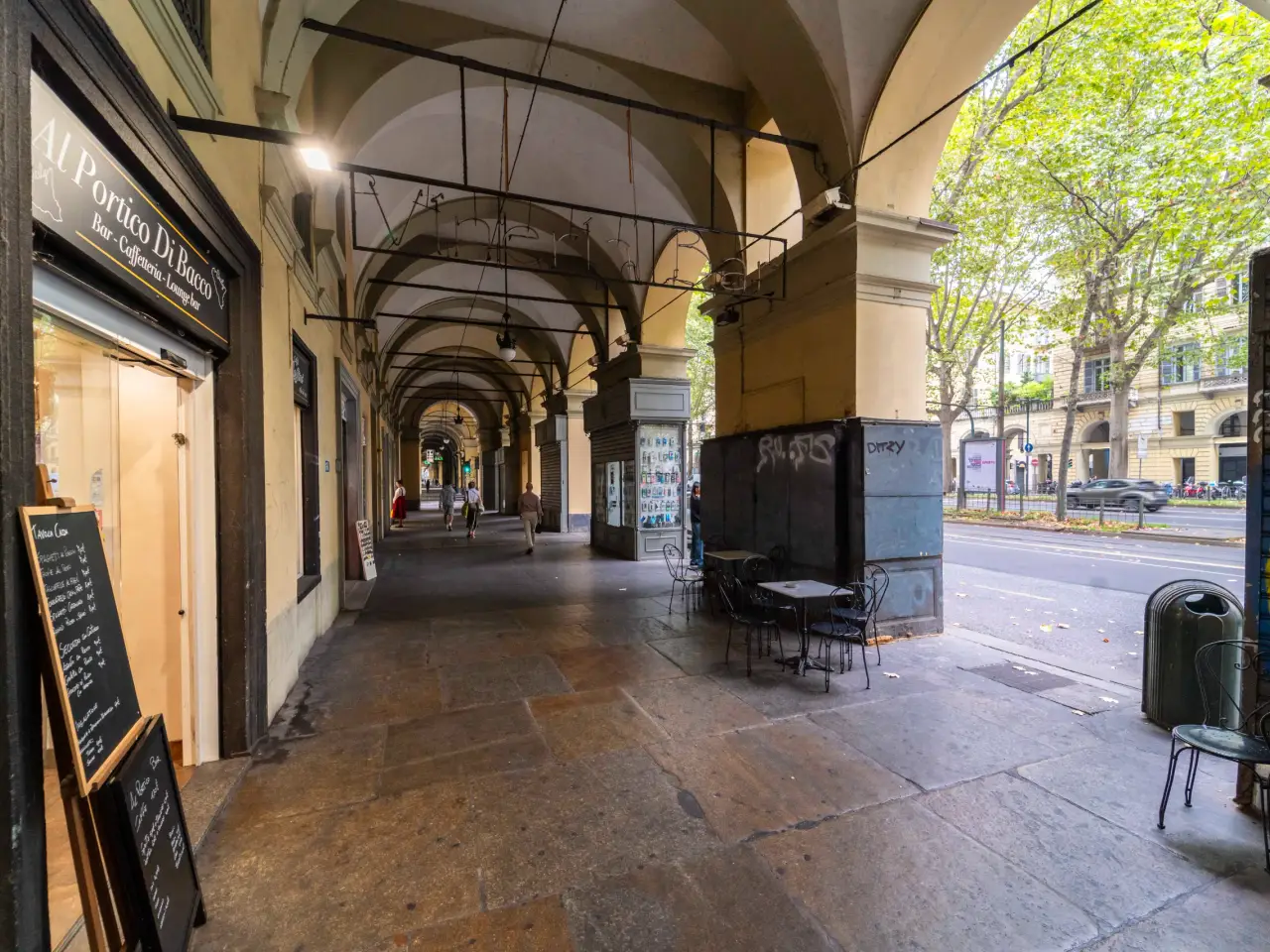 Bar in Corso Vittorio Emanuele II, Torino, {3} - Foto 2