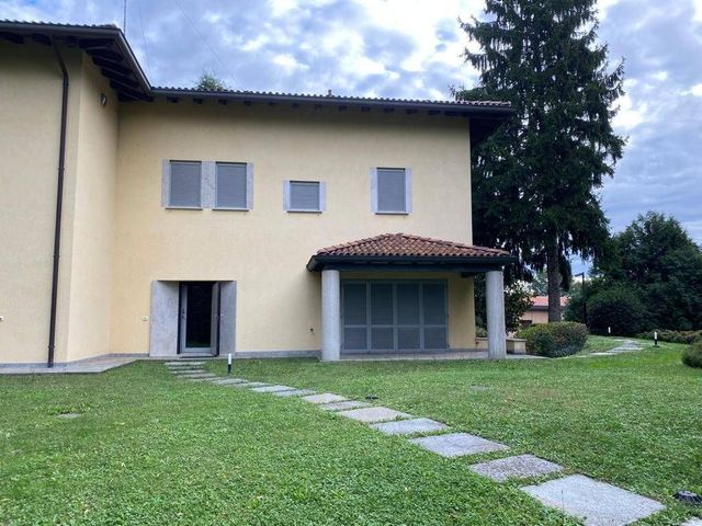 Mansion in Viale Giuseppe Garibaldi, Carate Brianza - Photo 1