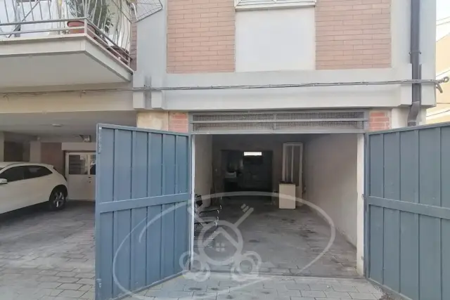 Garage or car box in Via Luigi Obertj, Foggia - Photo 1