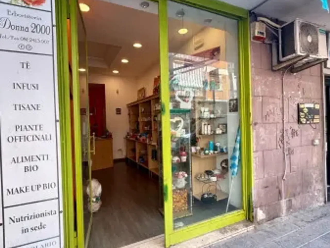 Negozio in Via Nicolò Garzilli 29, Napoli, {3} - Foto 1