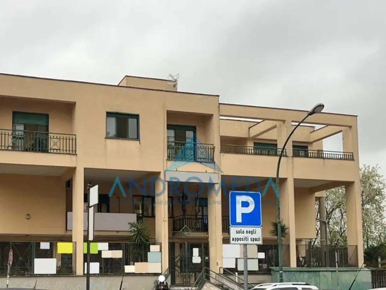 Palazzina commerciale in , Saviano, {3} - Foto 2