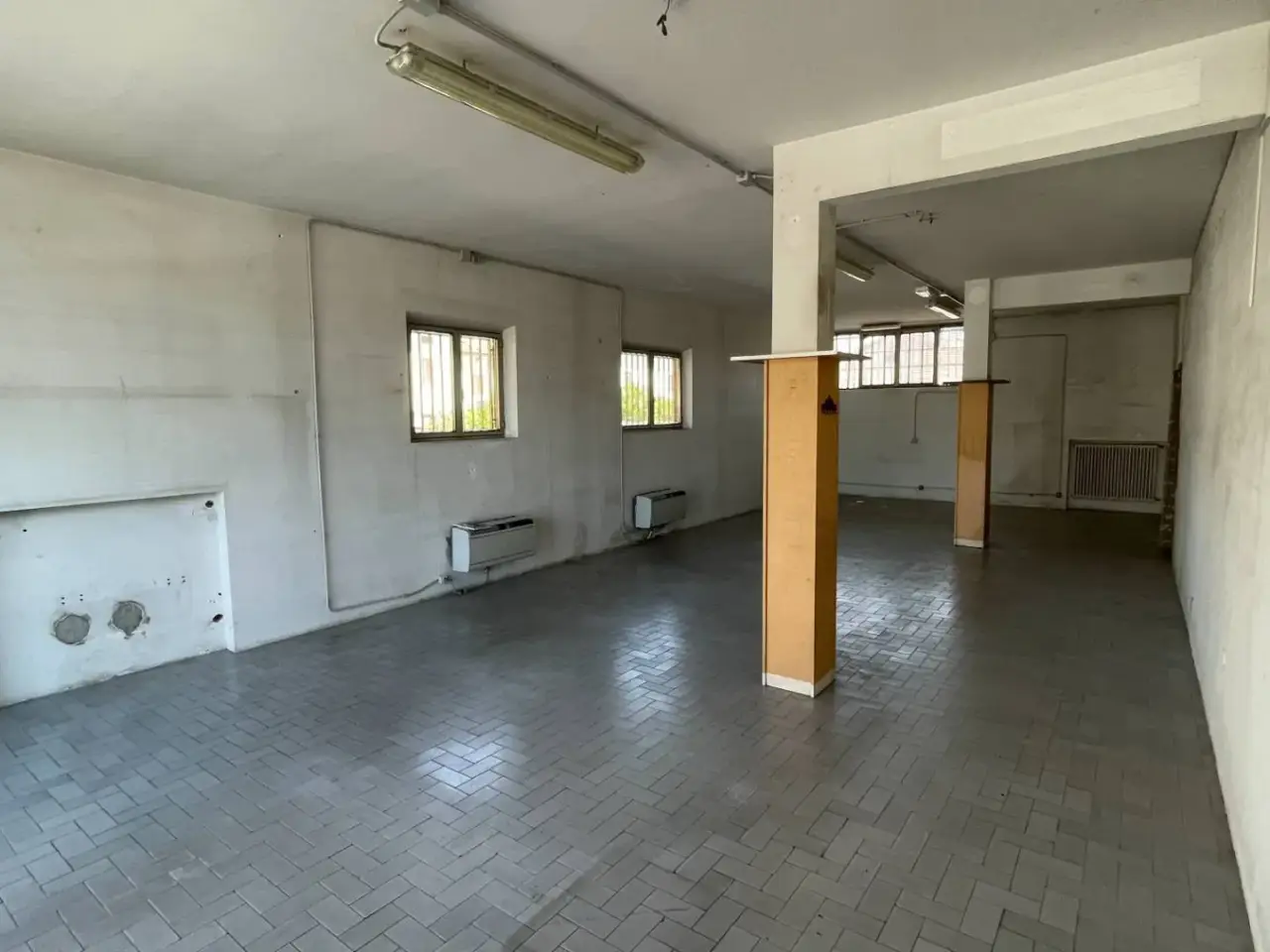 Esercizio commerciale in Piazza Giorgio Pira 5, Cascina, {3} - Foto 2