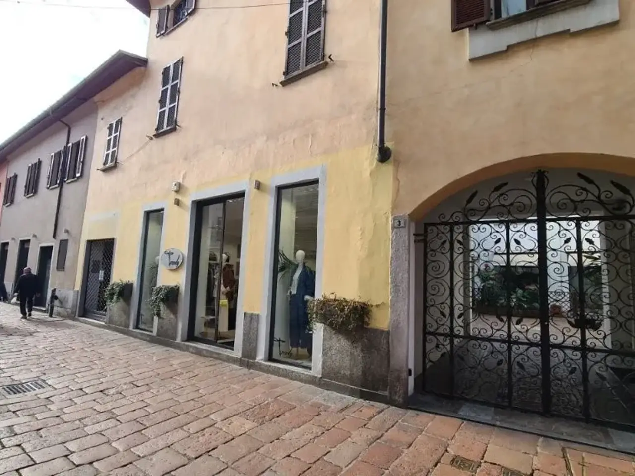 Locale commerciale in 21052, Busto Arsizio, Varese, Lombardia, Italia, Busto Arsizio, {3} - Foto 2
