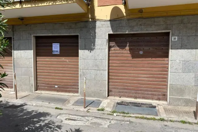 Negozio in Via Marco De Gregorio, 10, Portici - Foto 1