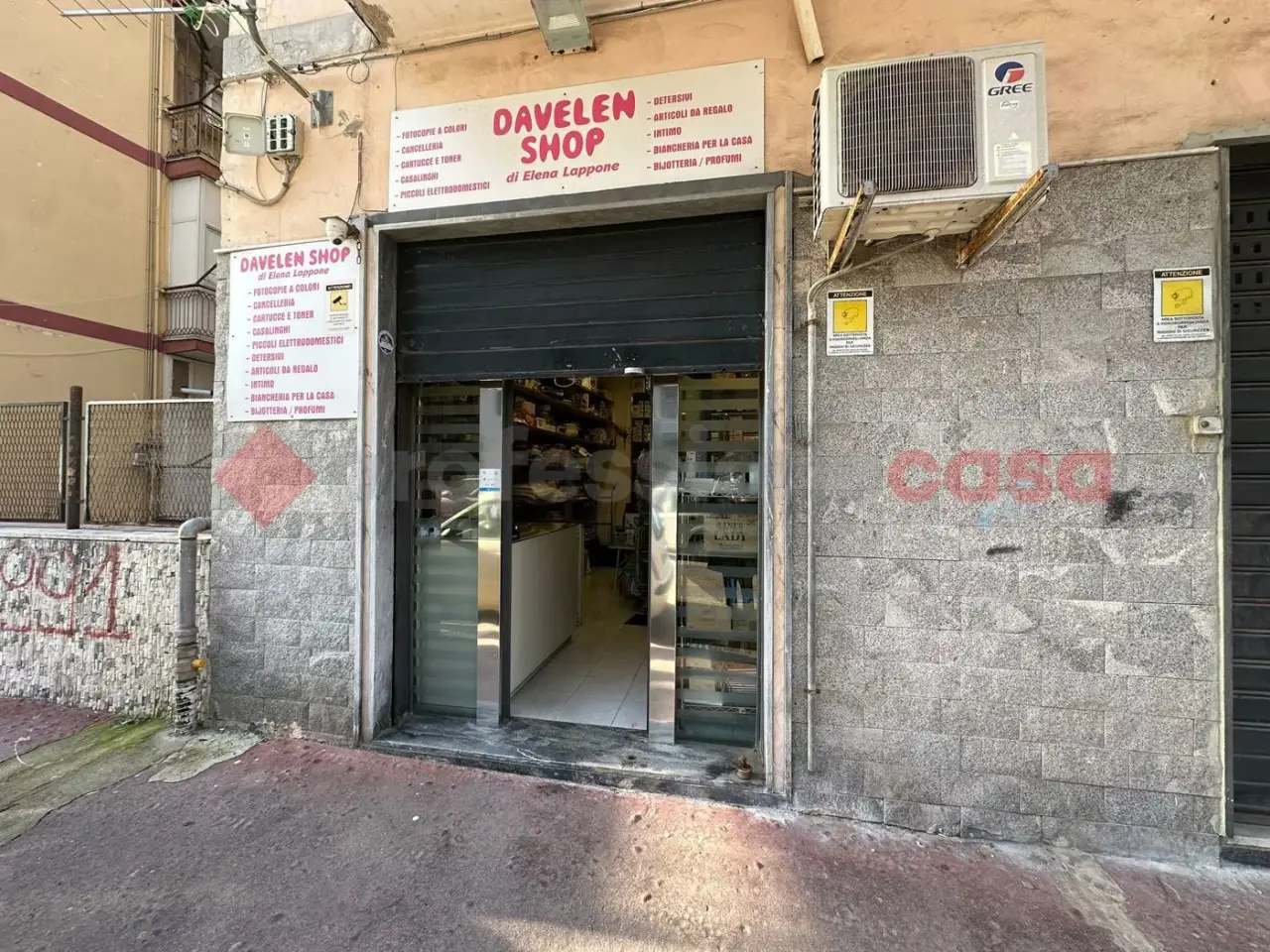 Negozio in Via Nuova Ina Casa 7, Portici, {3} - Foto 1