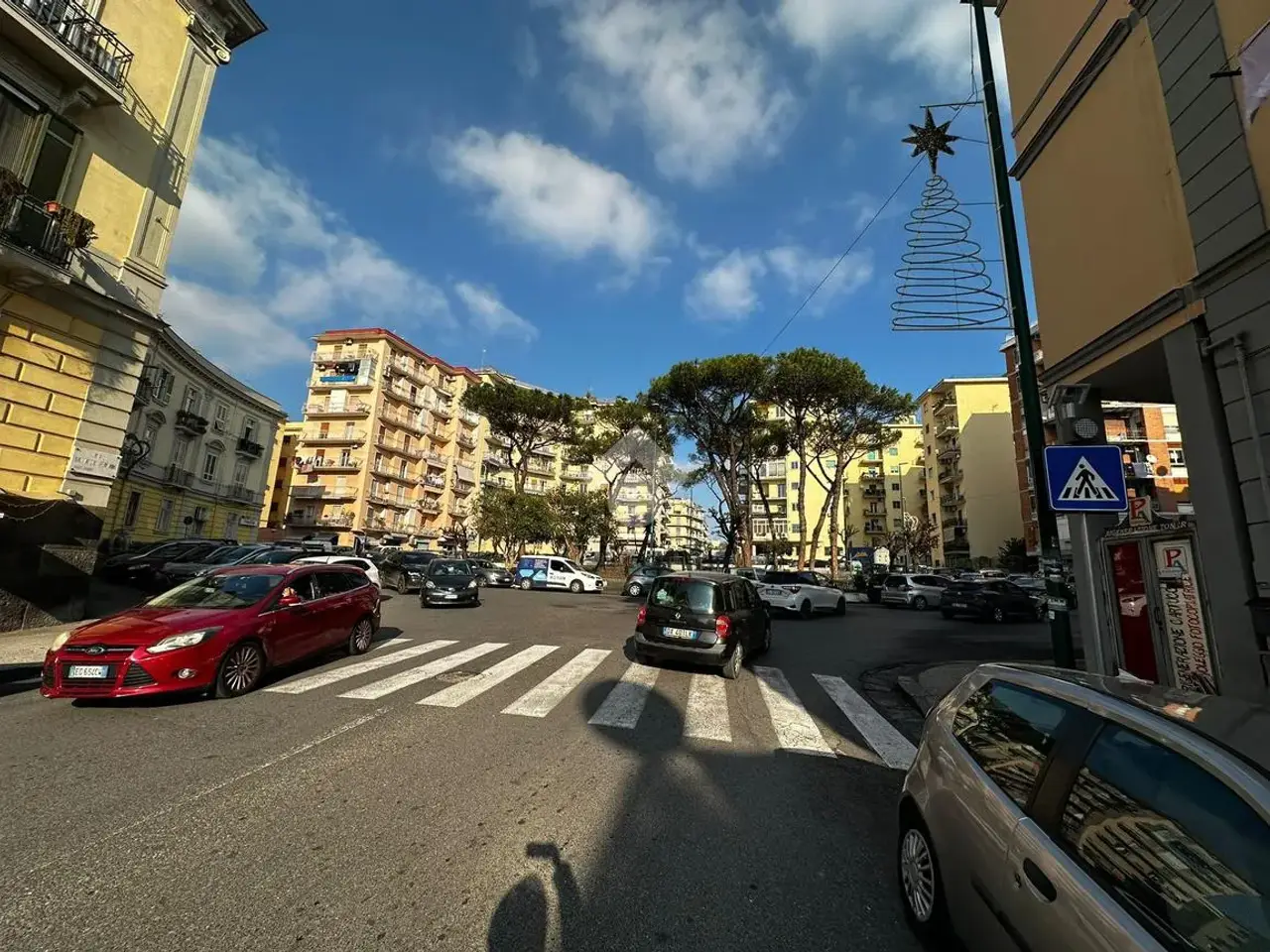Negozio in Piazza Gaetano Salvemini 12, Napoli, {3} - Foto 1