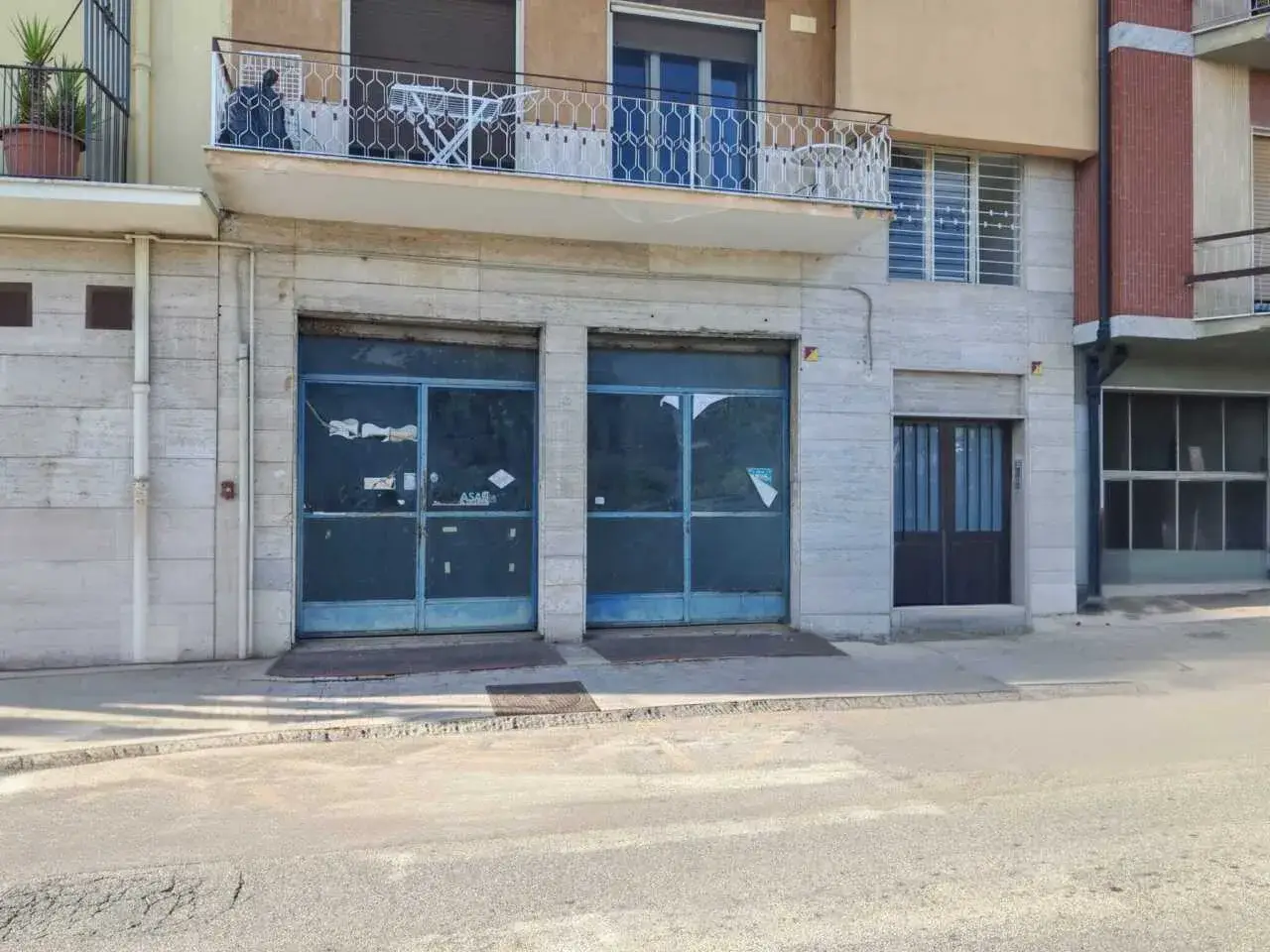 Palazzina commerciale in Lungocalore Manfredi di Svevia 7-7a, Benevento, {3} - Foto 2