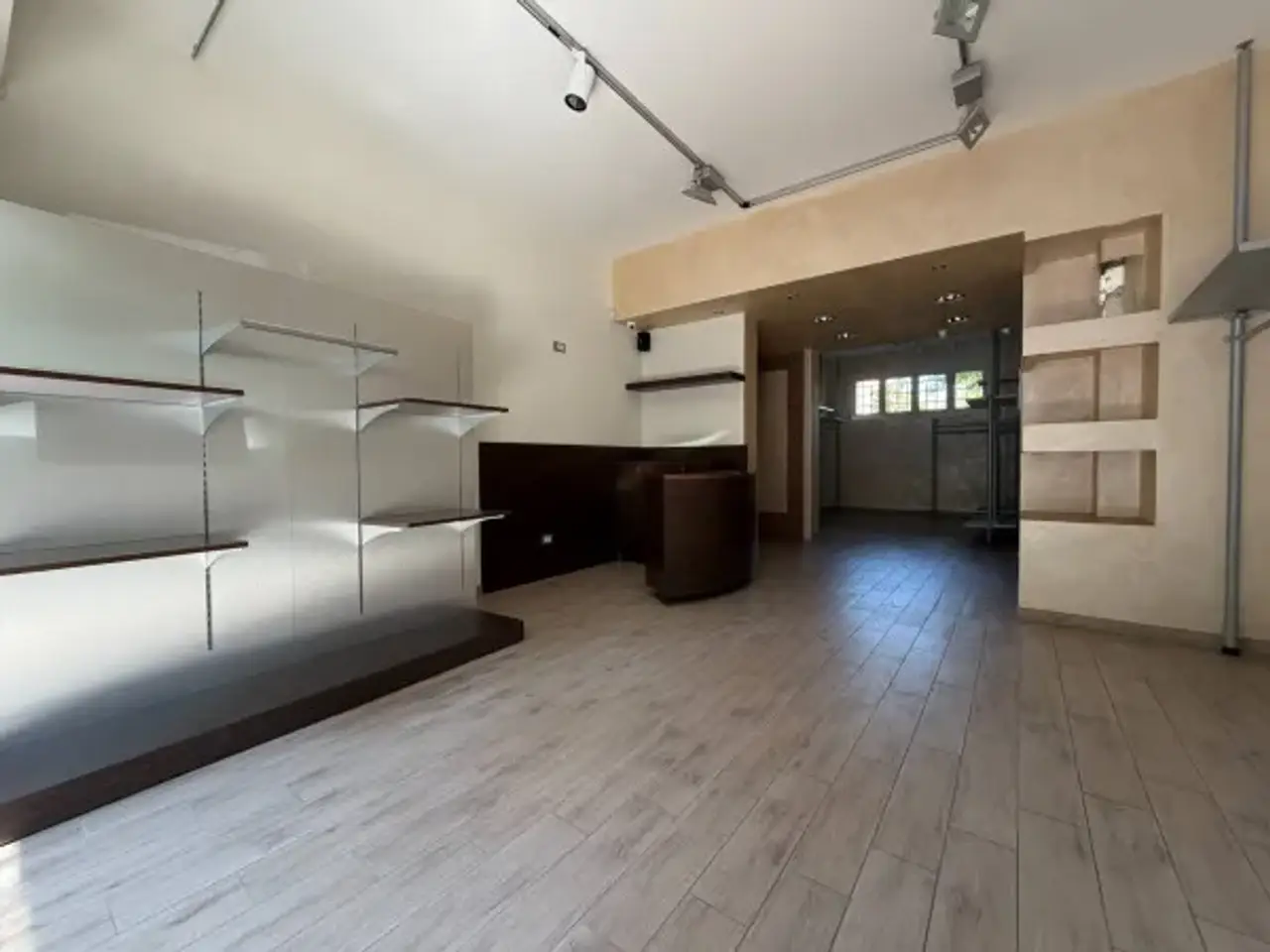 Negozio in Via Michelangelo Merisi Caravaggio, Casalecchio Di Reno, {3} - Foto 1