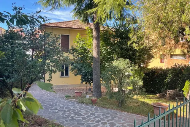 Mansion in Viale Martiri della Resistenza 35, Spoleto - Photo 1