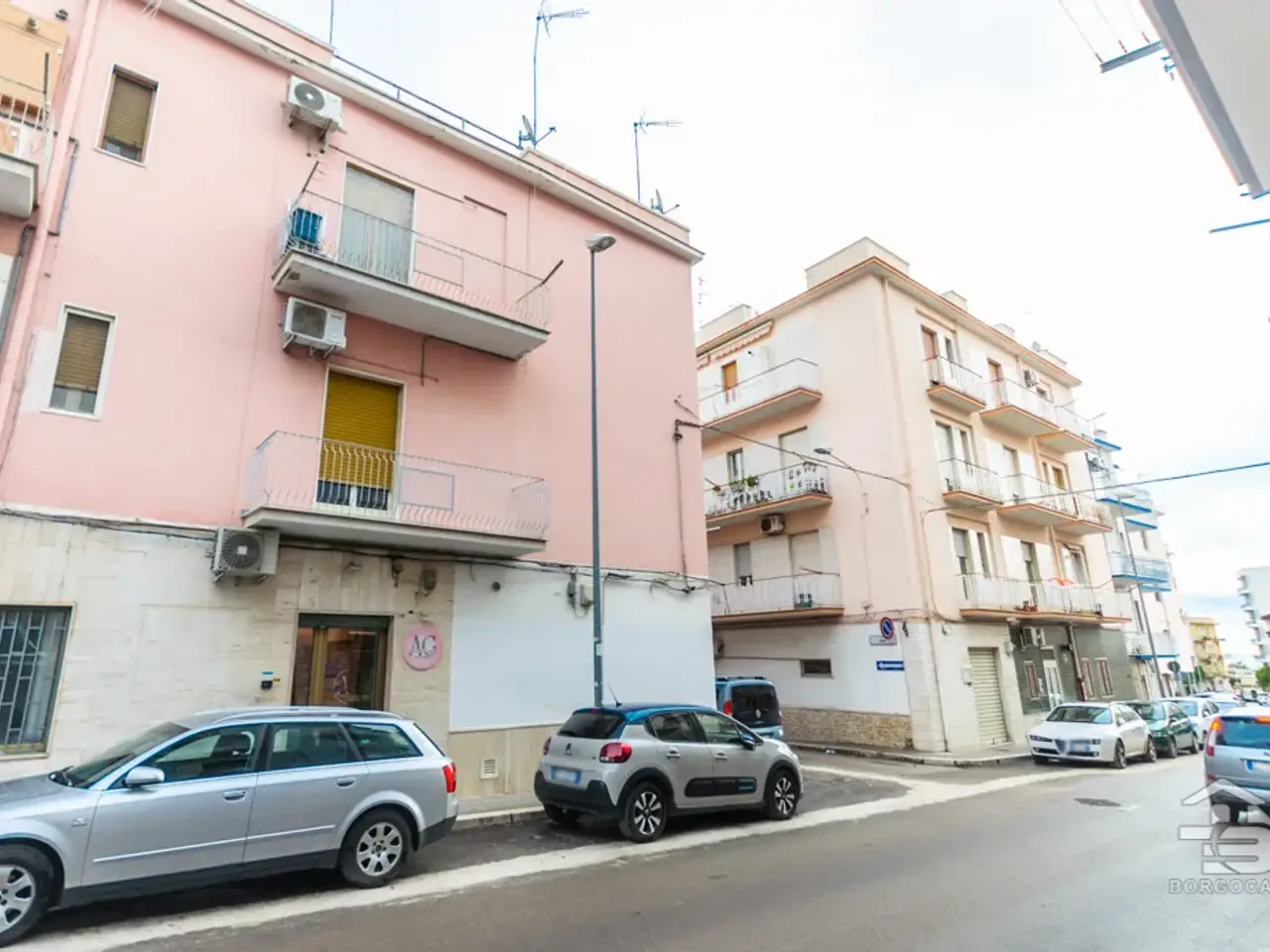 Locale commerciale in Via Elvio Giustino, 30 - Manfredonia  Zona Croce - Stazione, Manfredonia, {3} - Foto 1