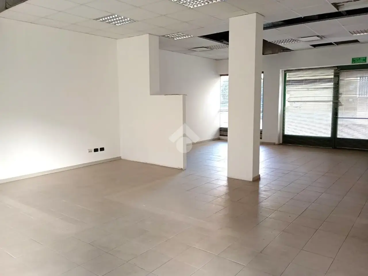 Negozio in Via Felice Cavallotti 229, Sesto San Giovanni, {3} - Foto 2