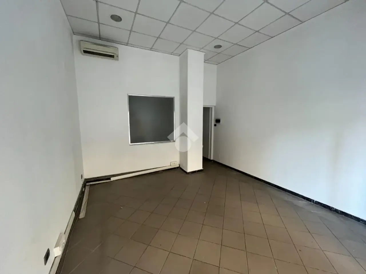 Negozio in Via Vittorio Veneto 251, La Spezia, {3} - Foto 2