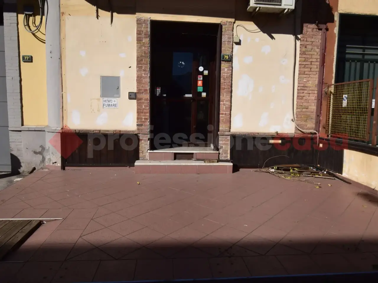 Negozio in Via Giovanni Falcone 79, Nocera Inferiore, {3} - Foto 2