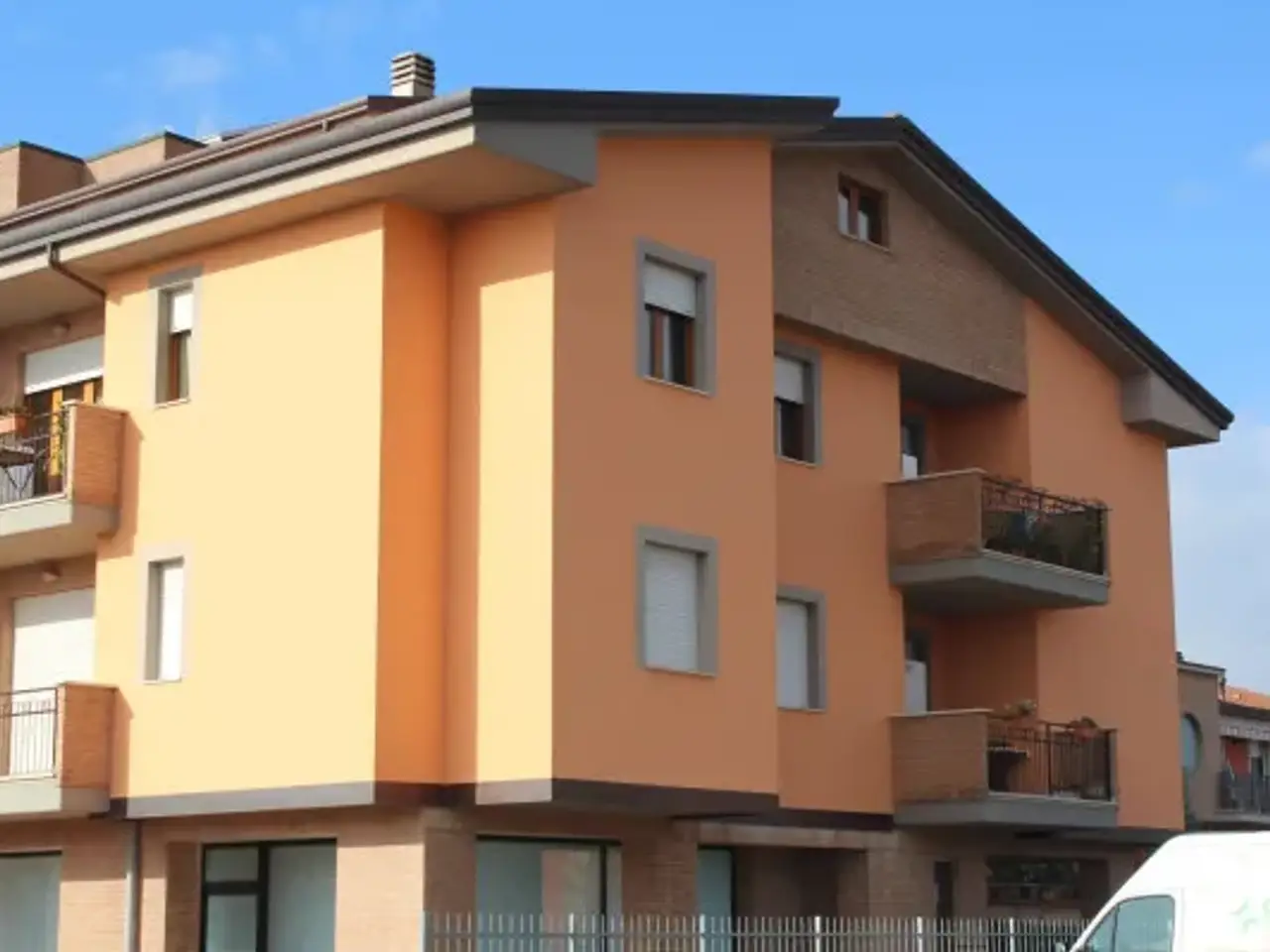 Negozio in Via Giovanni Amendola, Bastia Umbra, {3} - Foto 2
