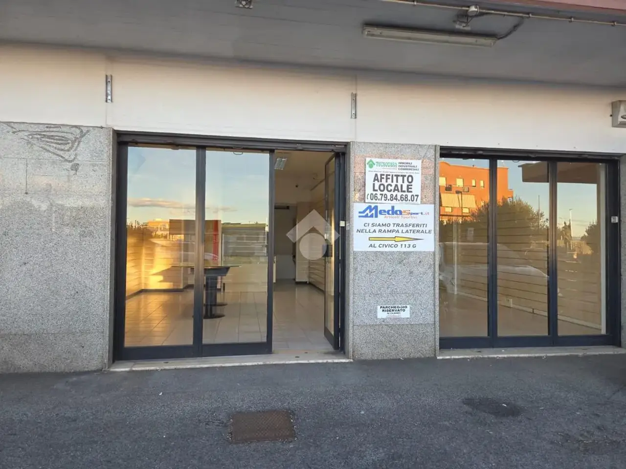 Negozio in Viale Kennedy 113, Ciampino, {3} - Foto 1